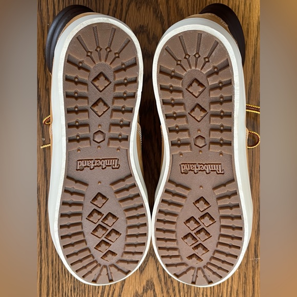 EUC Timberland Women’s Boots - Wheat color. Size 9.5 US. - Picture 7 of 11